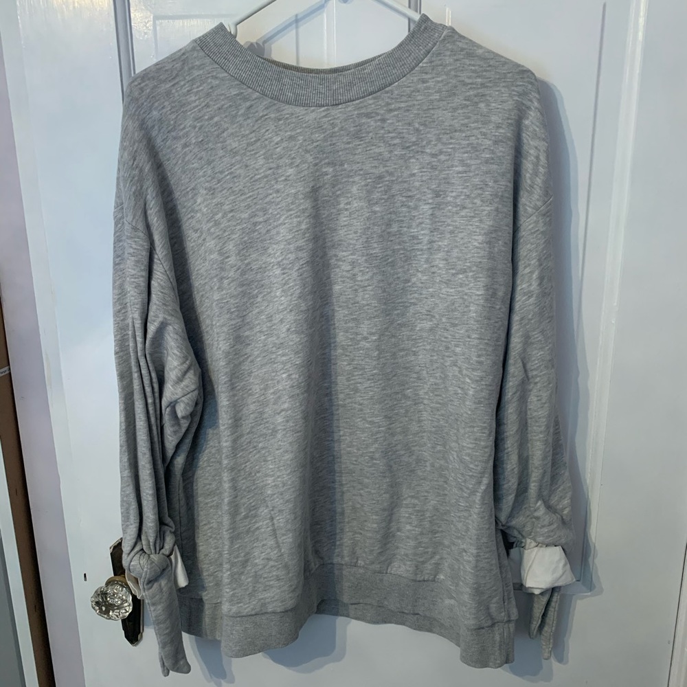 Dressy Sweatshirt with knotted sleeves